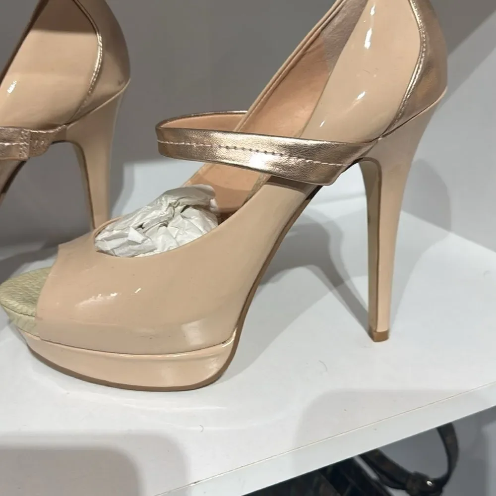 Jessica Simpson chic nude